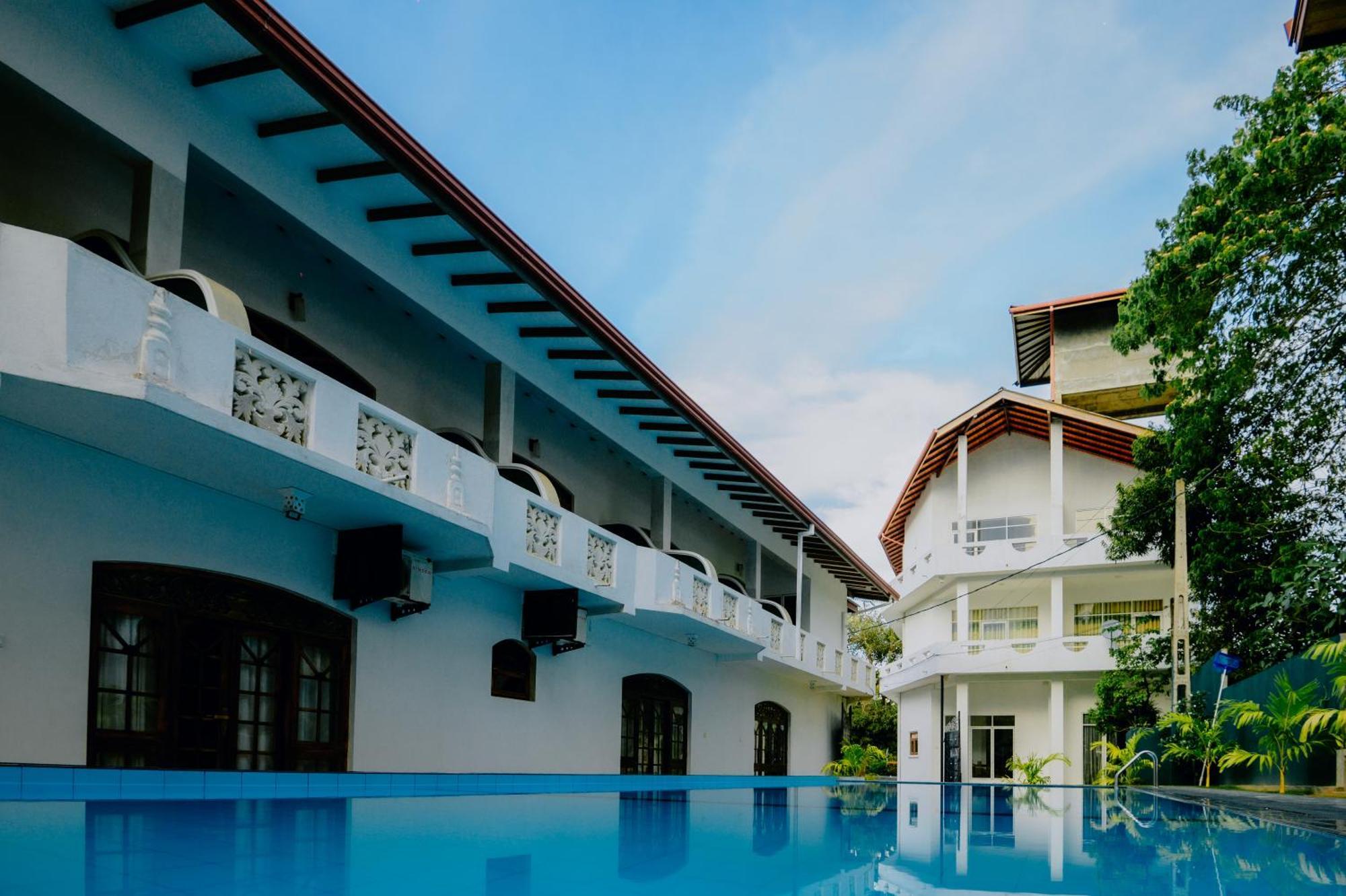 Prince Beach Hotel 벤토타 외부 사진