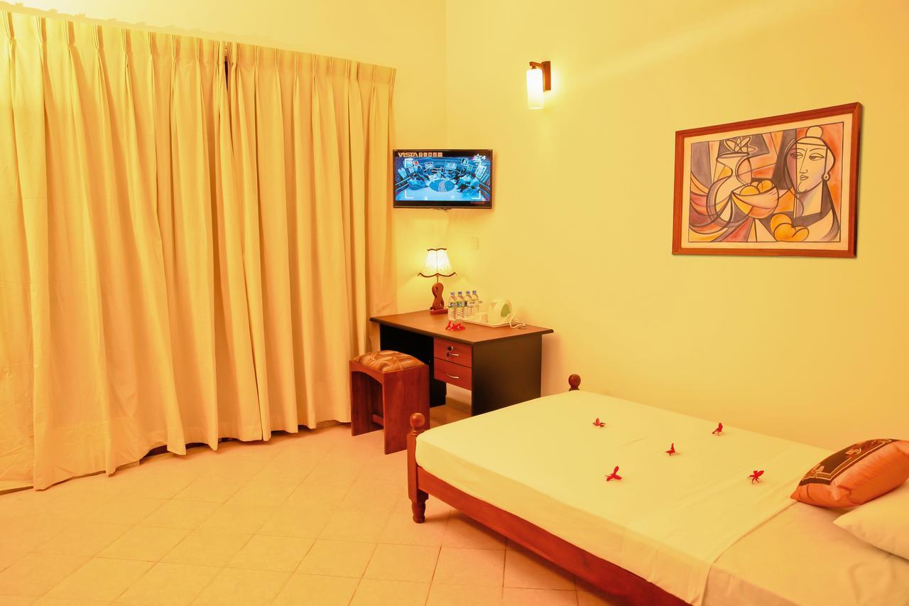 Prince Beach Hotel 벤토타 외부 사진